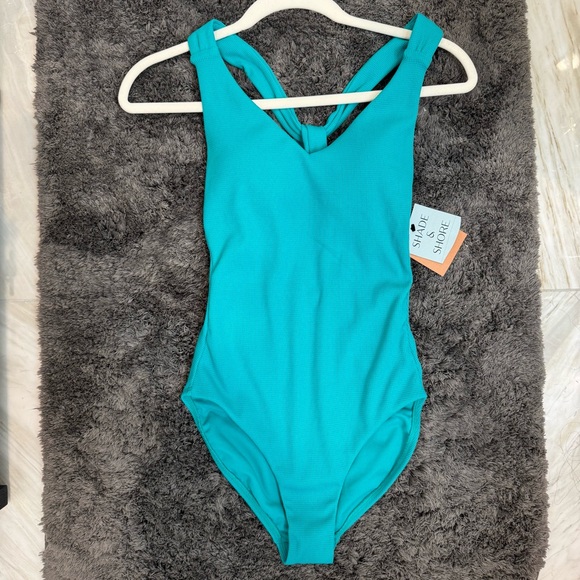 One piece swimsuit - Picture 1 of 4